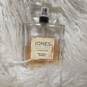 Jones New York Signature Rare Vanilla Blossom Fragrance